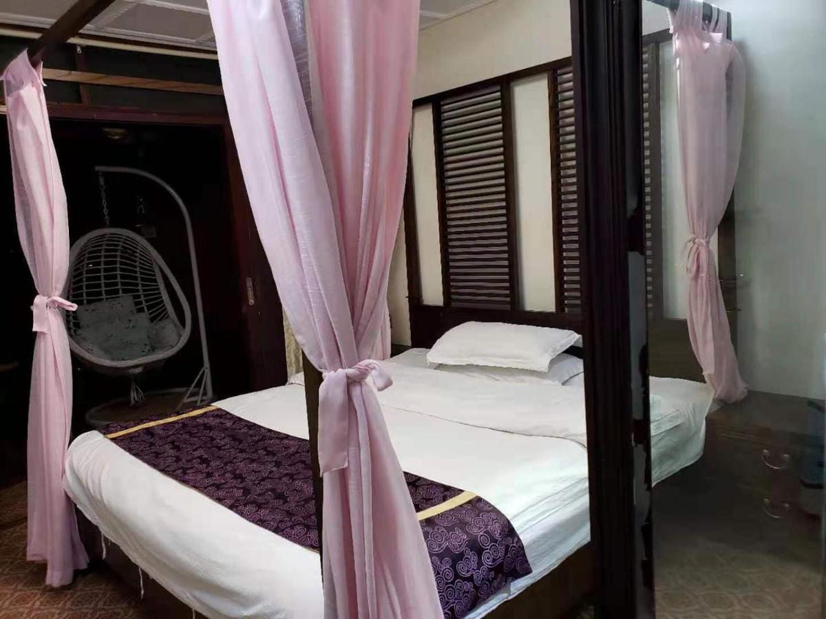 Lqj Riverside Guest House Fenghuang Exteriör bild