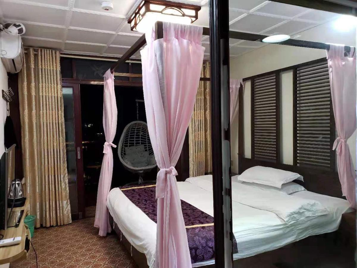 Lqj Riverside Guest House Fenghuang Exteriör bild