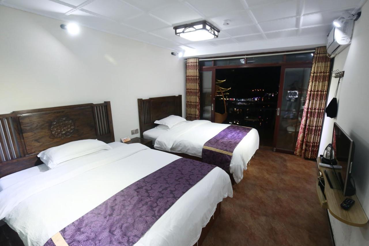 Lqj Riverside Guest House Fenghuang Exteriör bild