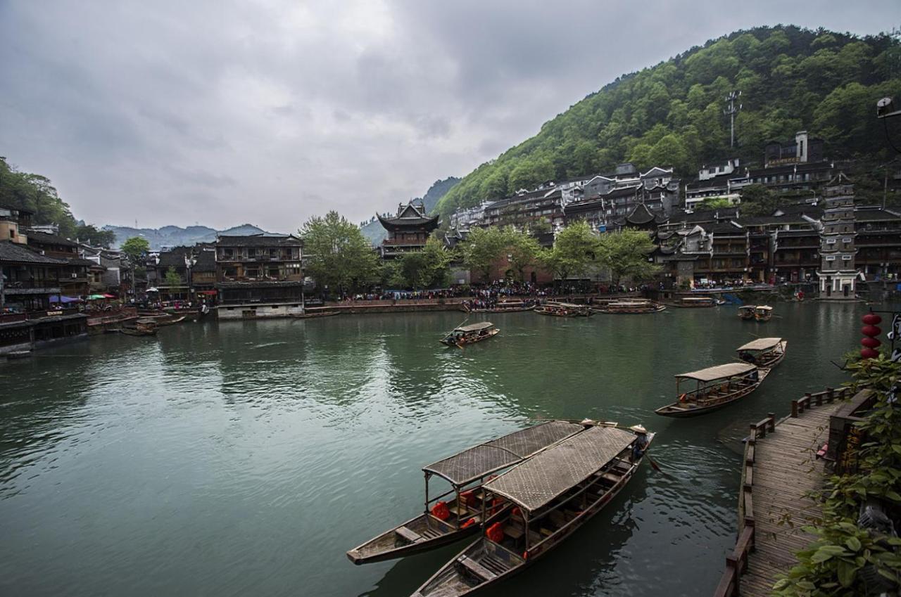 Lqj Riverside Guest House Fenghuang Exteriör bild