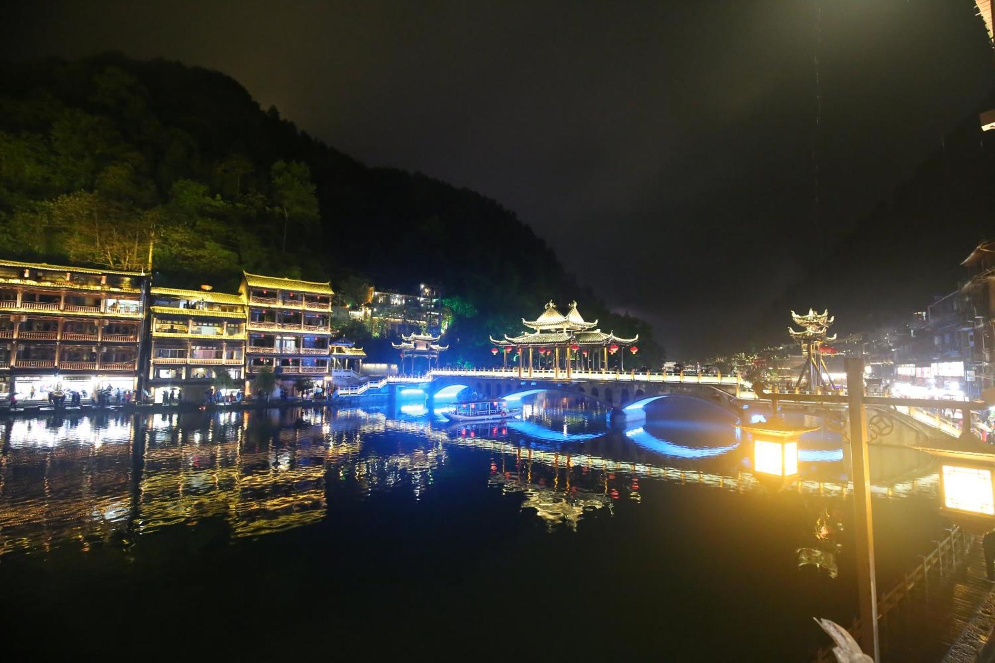 Lqj Riverside Guest House Fenghuang Exteriör bild