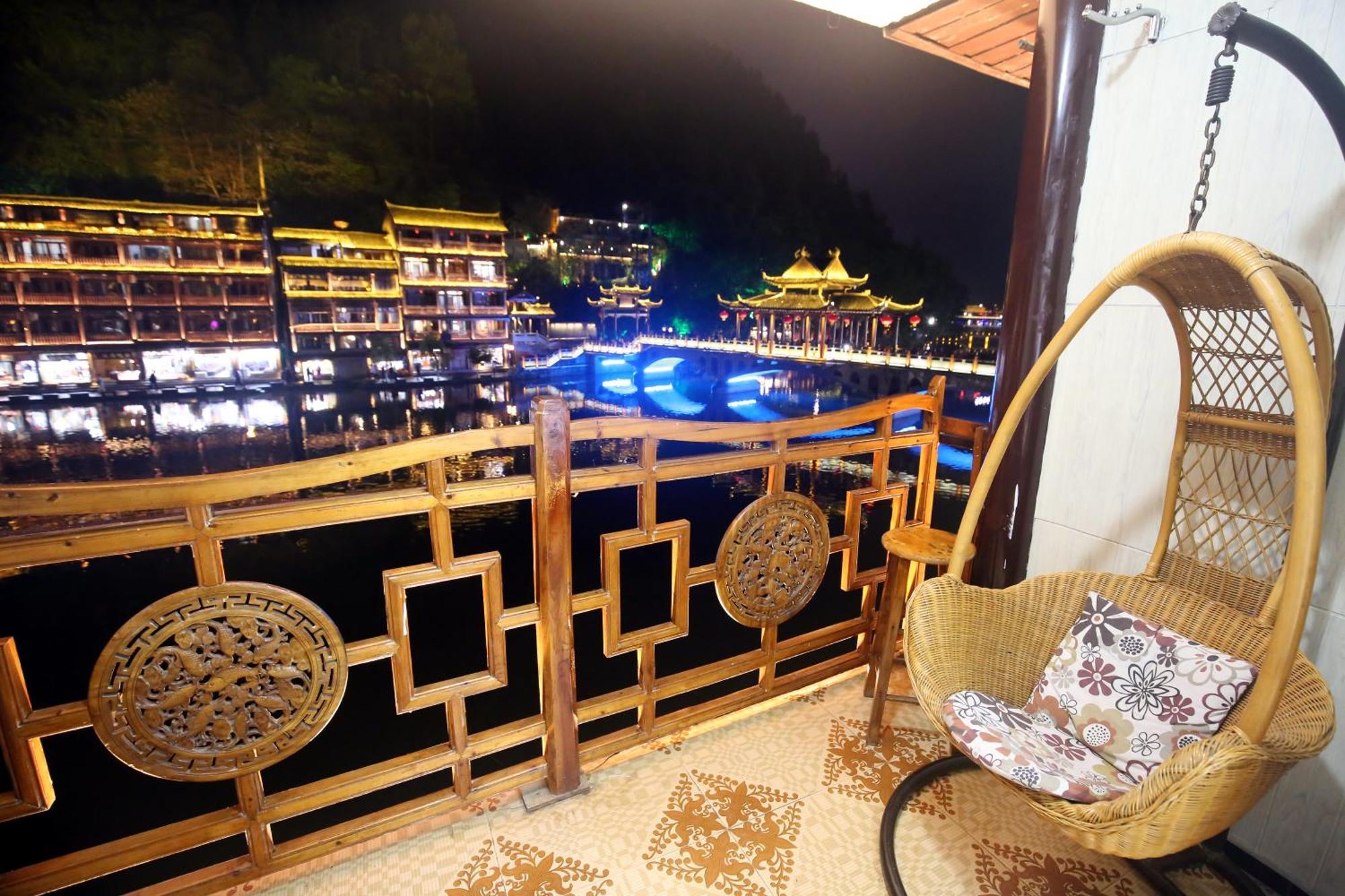 Lqj Riverside Guest House Fenghuang Exteriör bild