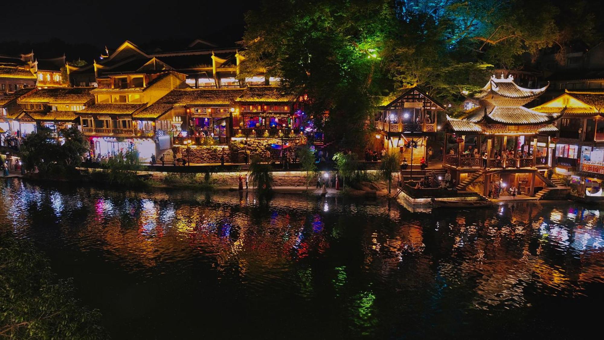 Lqj Riverside Guest House Fenghuang Exteriör bild