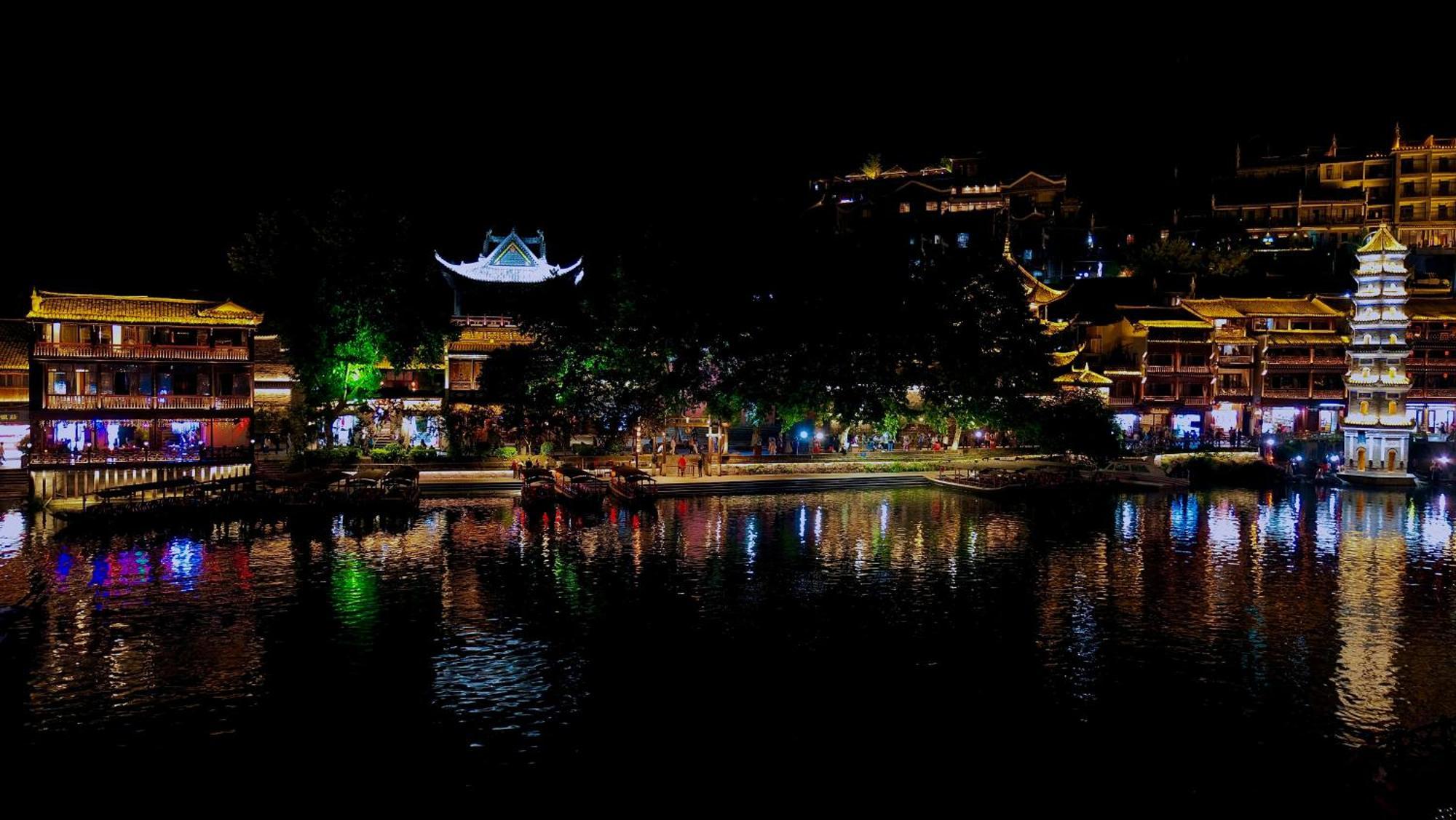 Lqj Riverside Guest House Fenghuang Exteriör bild