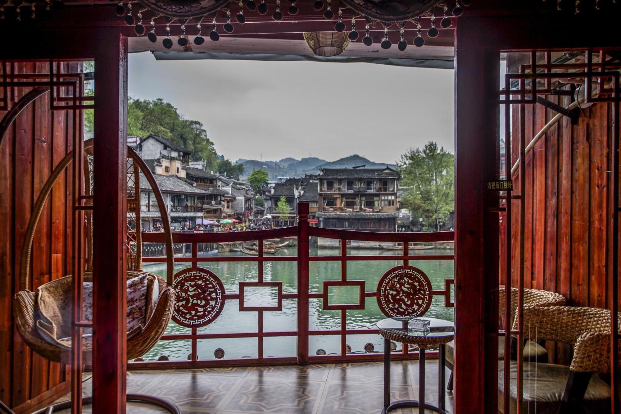 Lqj Riverside Guest House Fenghuang Exteriör bild